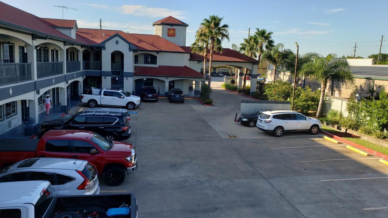 Palace Inn Addicks Exterior photo